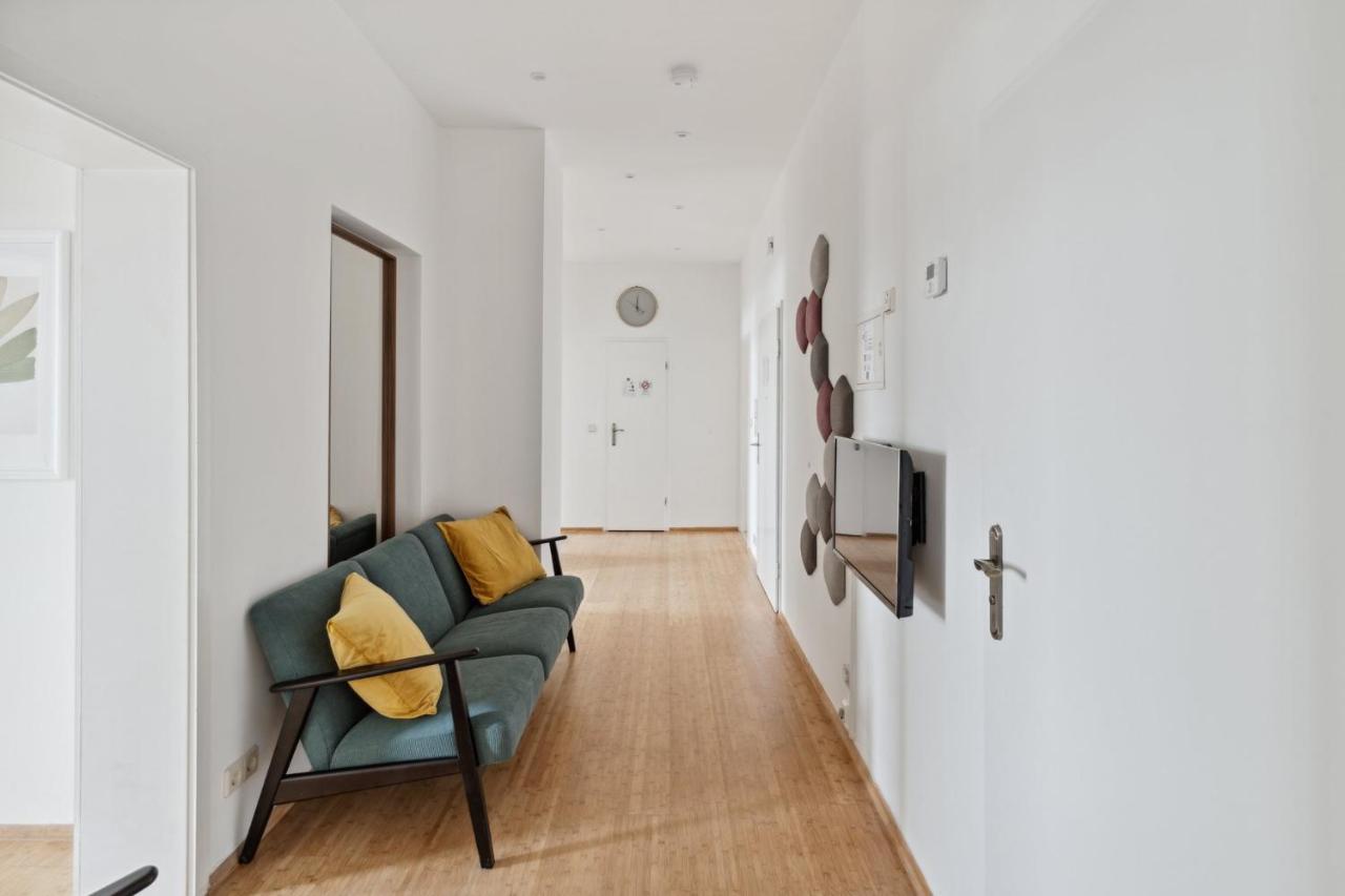 Apartment Fuer 13 Gaeste, 5 Schlafzimmer, 2 Baeder, 2 Loggia'S, Leipzig Zentrum Ost Bagian luar foto