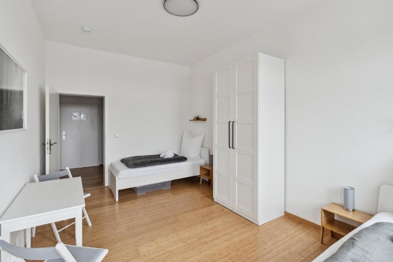Apartment Fuer 13 Gaeste, 5 Schlafzimmer, 2 Baeder, 2 Loggia'S, Leipzig Zentrum Ost Bagian luar foto