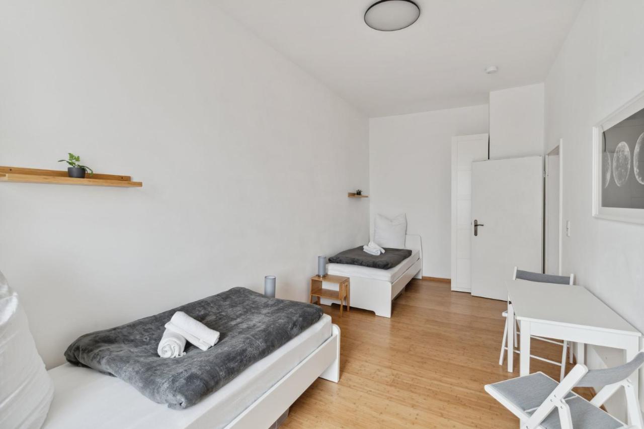 Apartment Fuer 13 Gaeste, 5 Schlafzimmer, 2 Baeder, 2 Loggia'S, Leipzig Zentrum Ost Bagian luar foto
